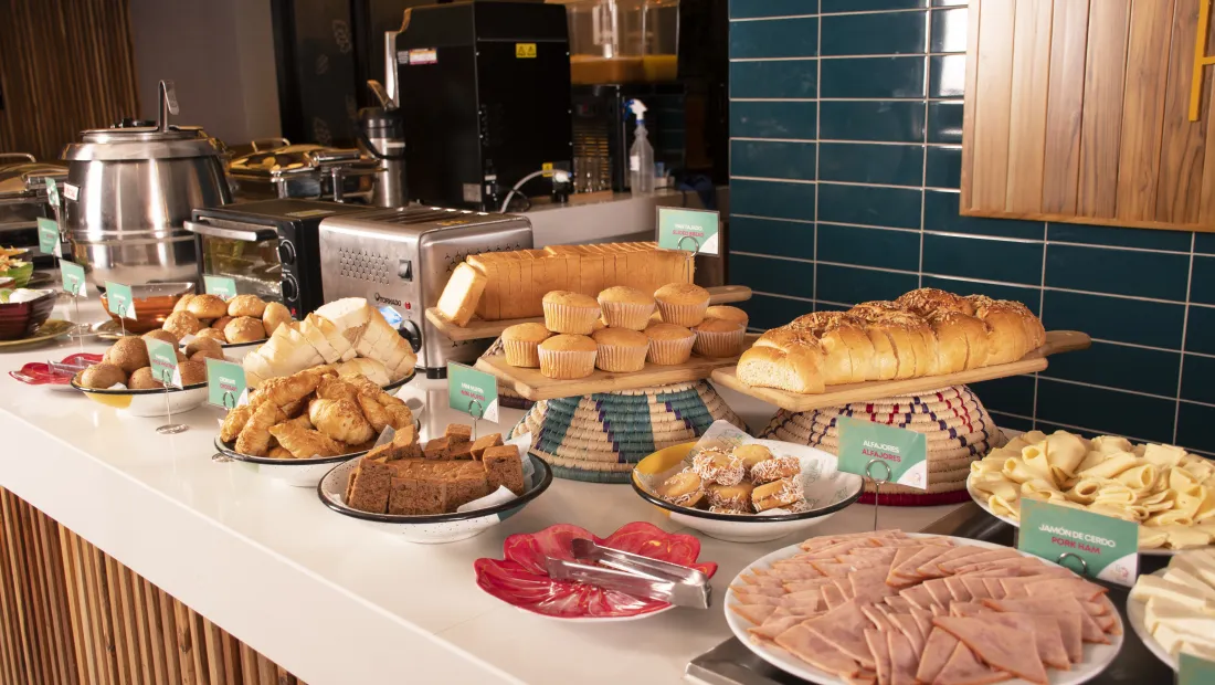 Desayuno tipo bufet en hotel
