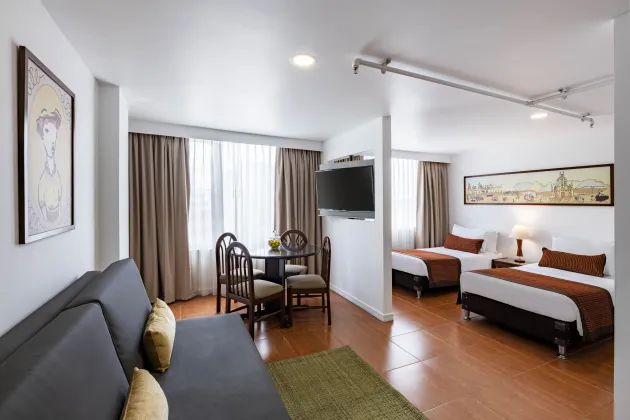 Habitación grande de hotel Chapinero