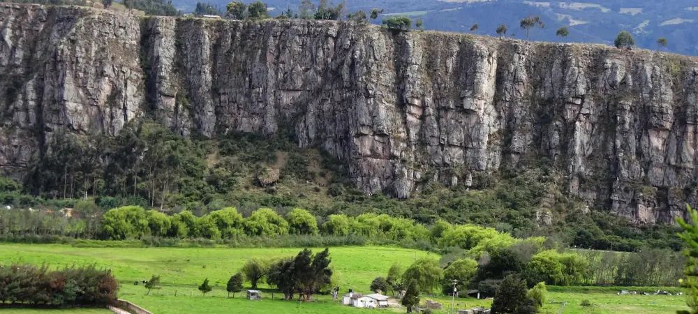 Aventura en roca: Rétate en el rocódromo natural más grande de Colombia